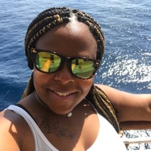 Meet your Posher, Akeisha